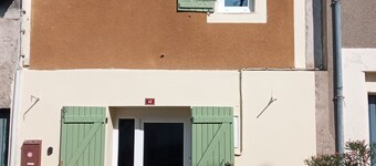 Rustic cottage in the heart of the Bastides, Lot-et-Garonne.  Perfect for 2!