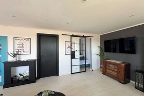 Interior - Pauline's View, una splendida finestra sulle bellezze della Roma antica. (Rome)