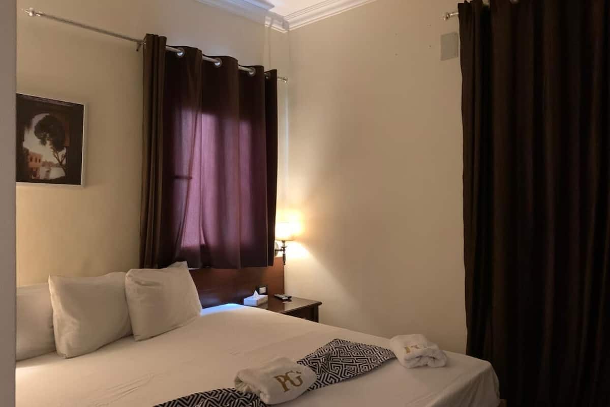 Singola Deluxe, vista città | 1 camera, minibar, una scrivania, Wi-Fi gratuito