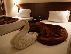 Minibar, desk, free WiFi, bed sheets - Montana Hotel (Cairo)