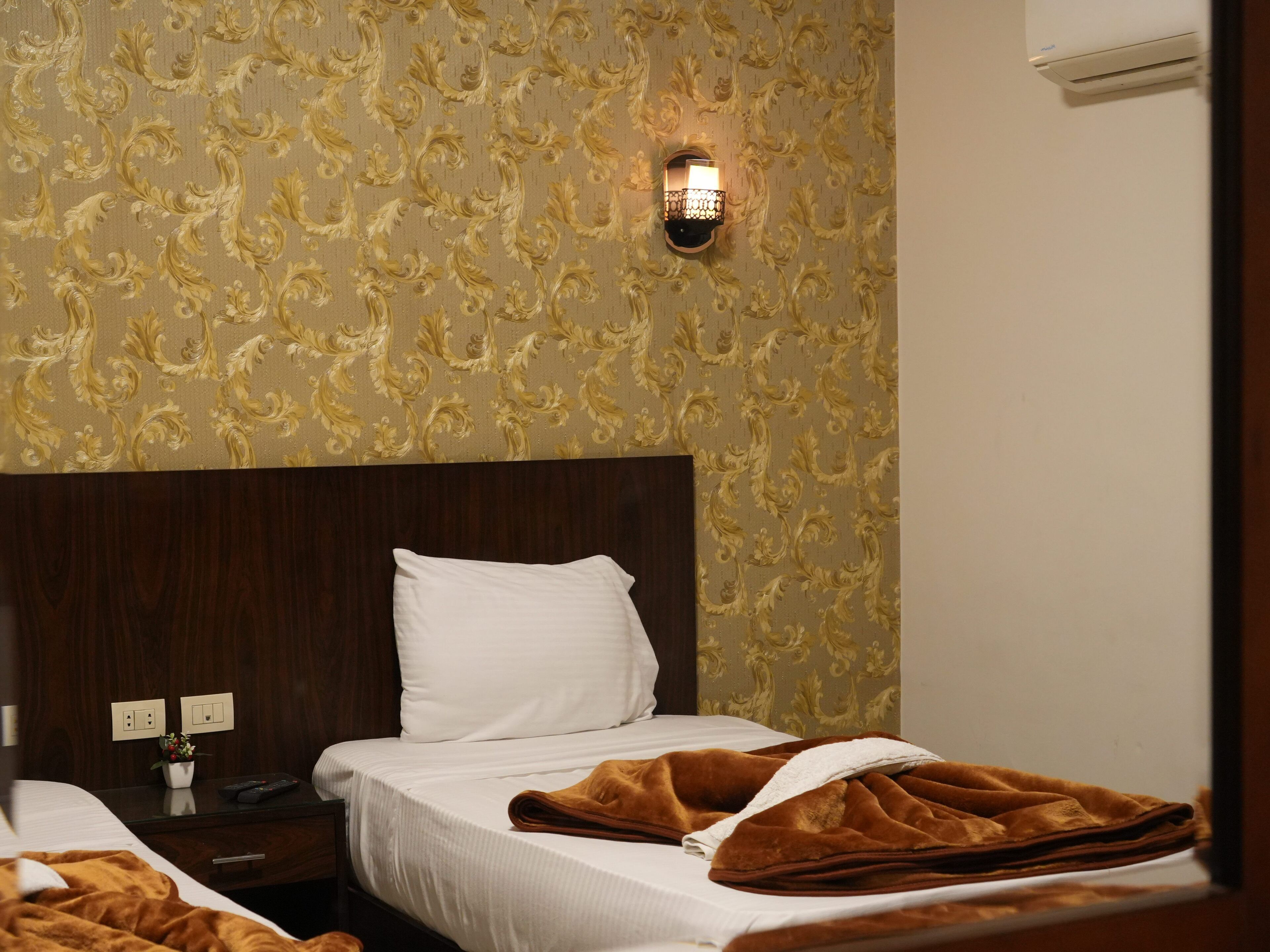 Double or Twin Room with shared bathroom | Minibar, desk, free WiFi, bed sheets