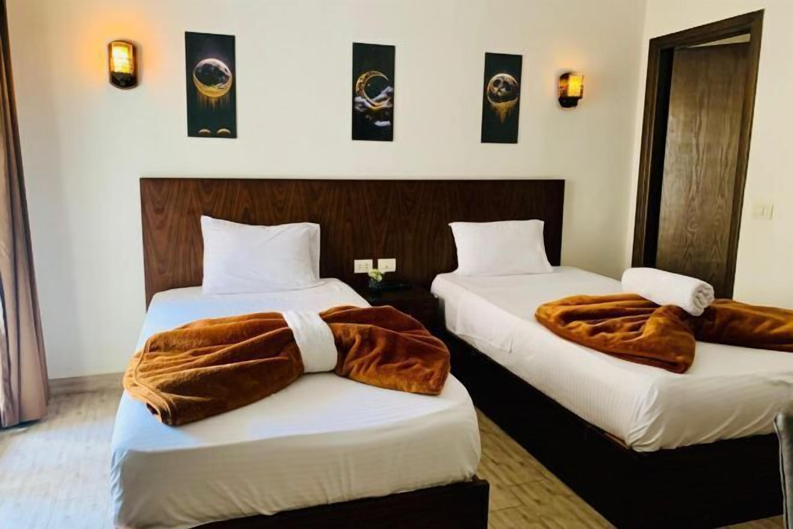 Minibar, desk, free WiFi, bed sheets