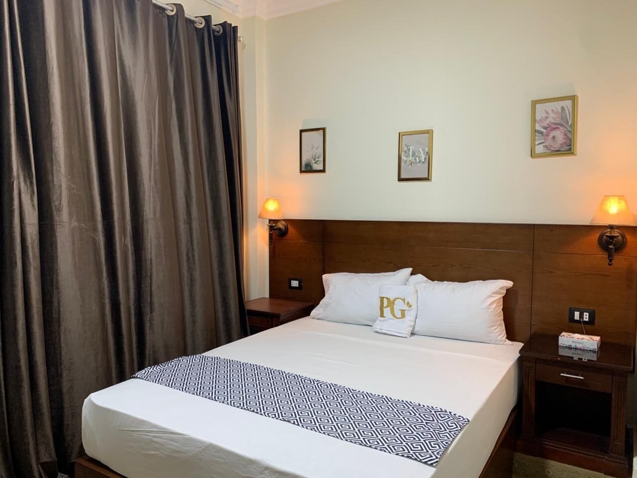 Minibar, escritorio, wifi gratis y ropa de cama 