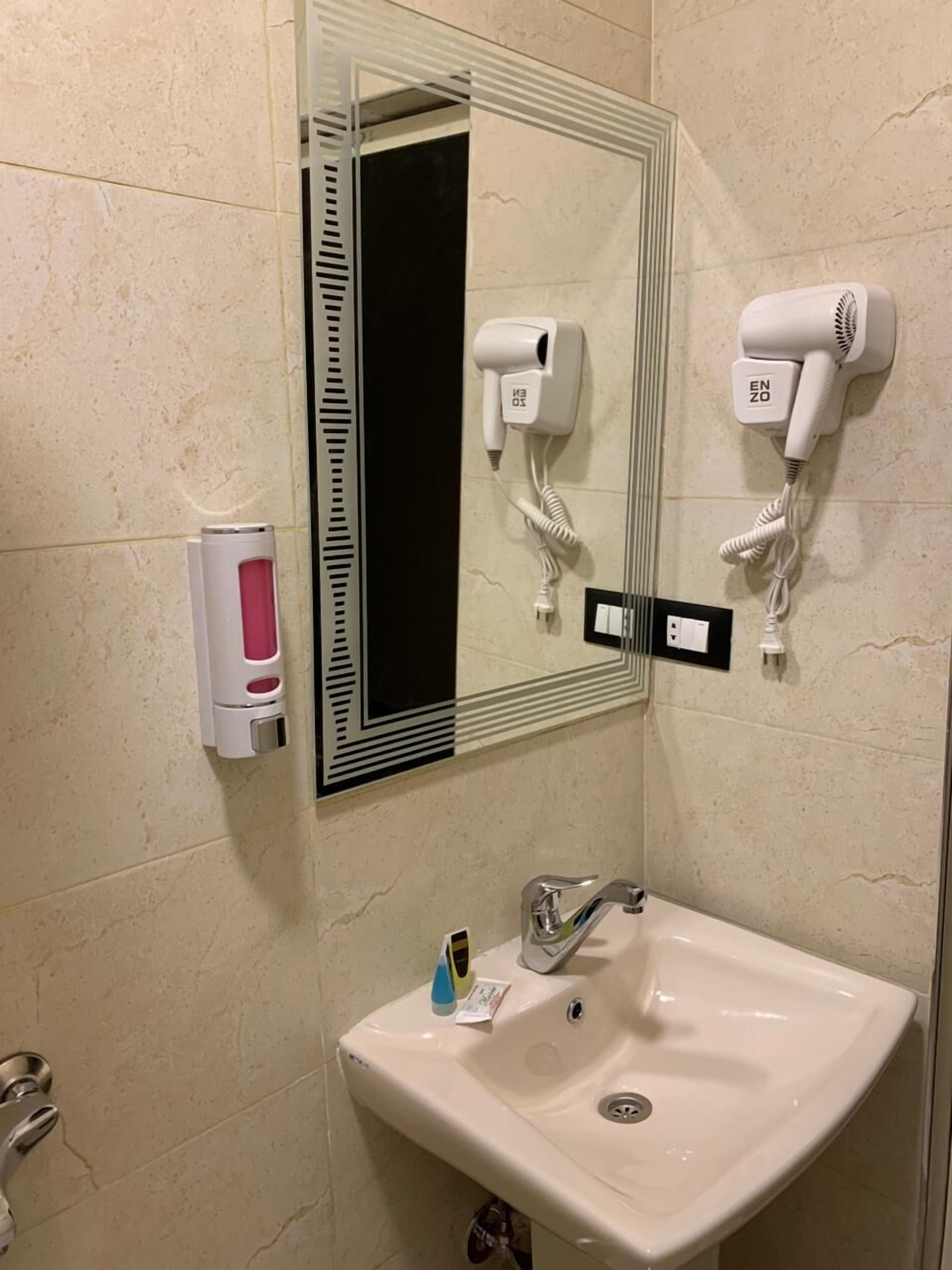 Photo - Montana Hotel