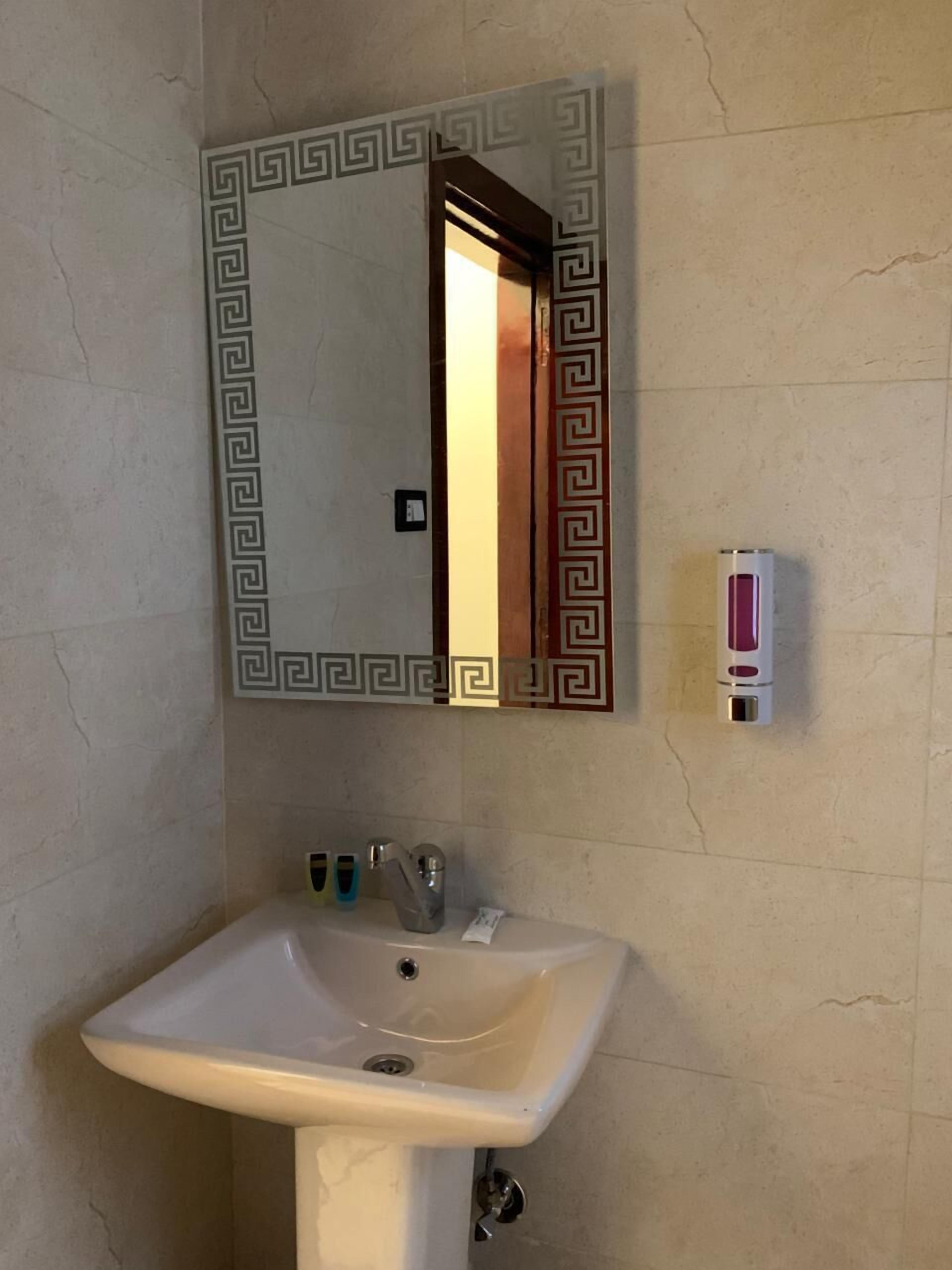 Photo - Montana Hotel