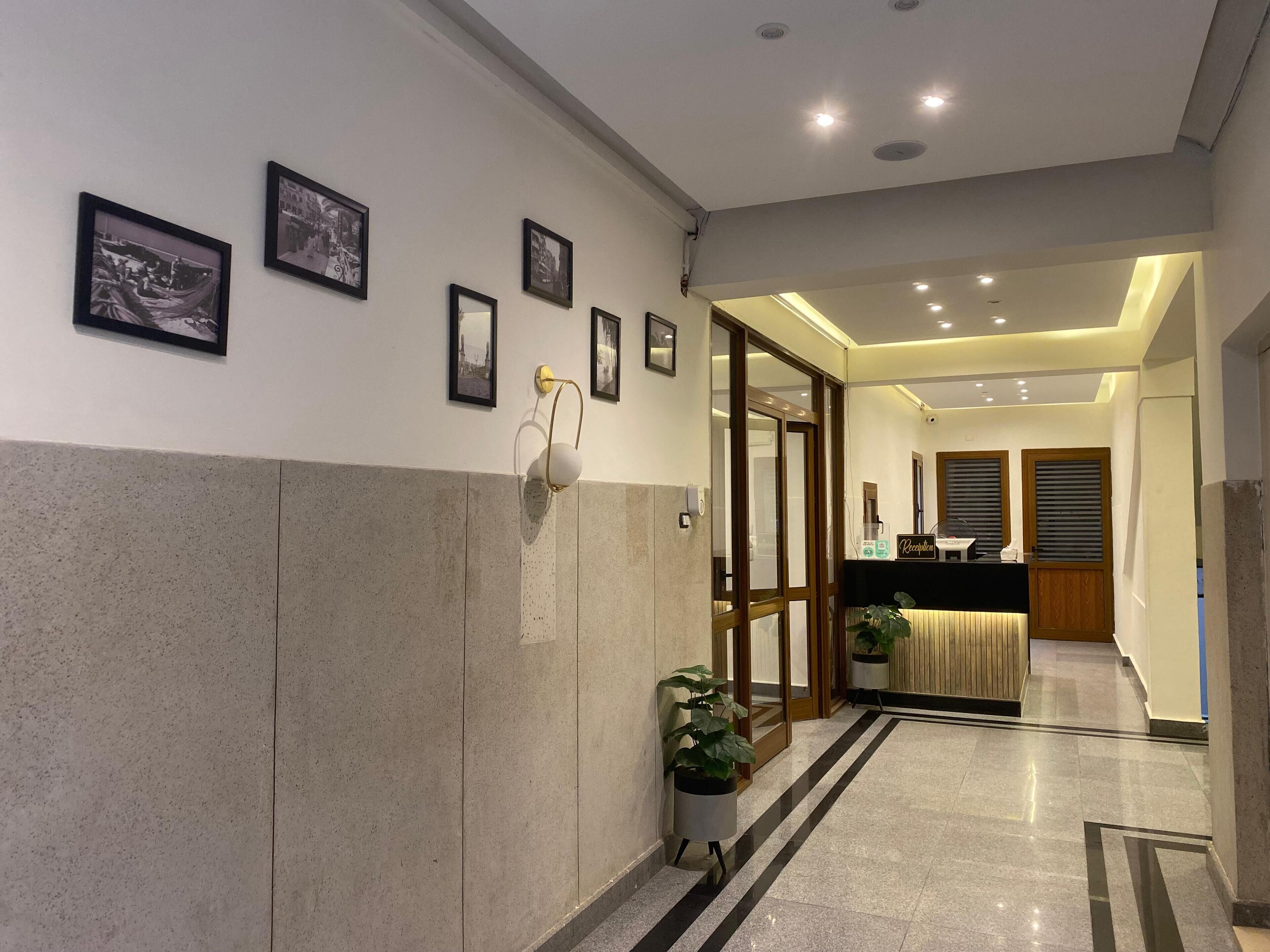 Photo - Montana Hotel