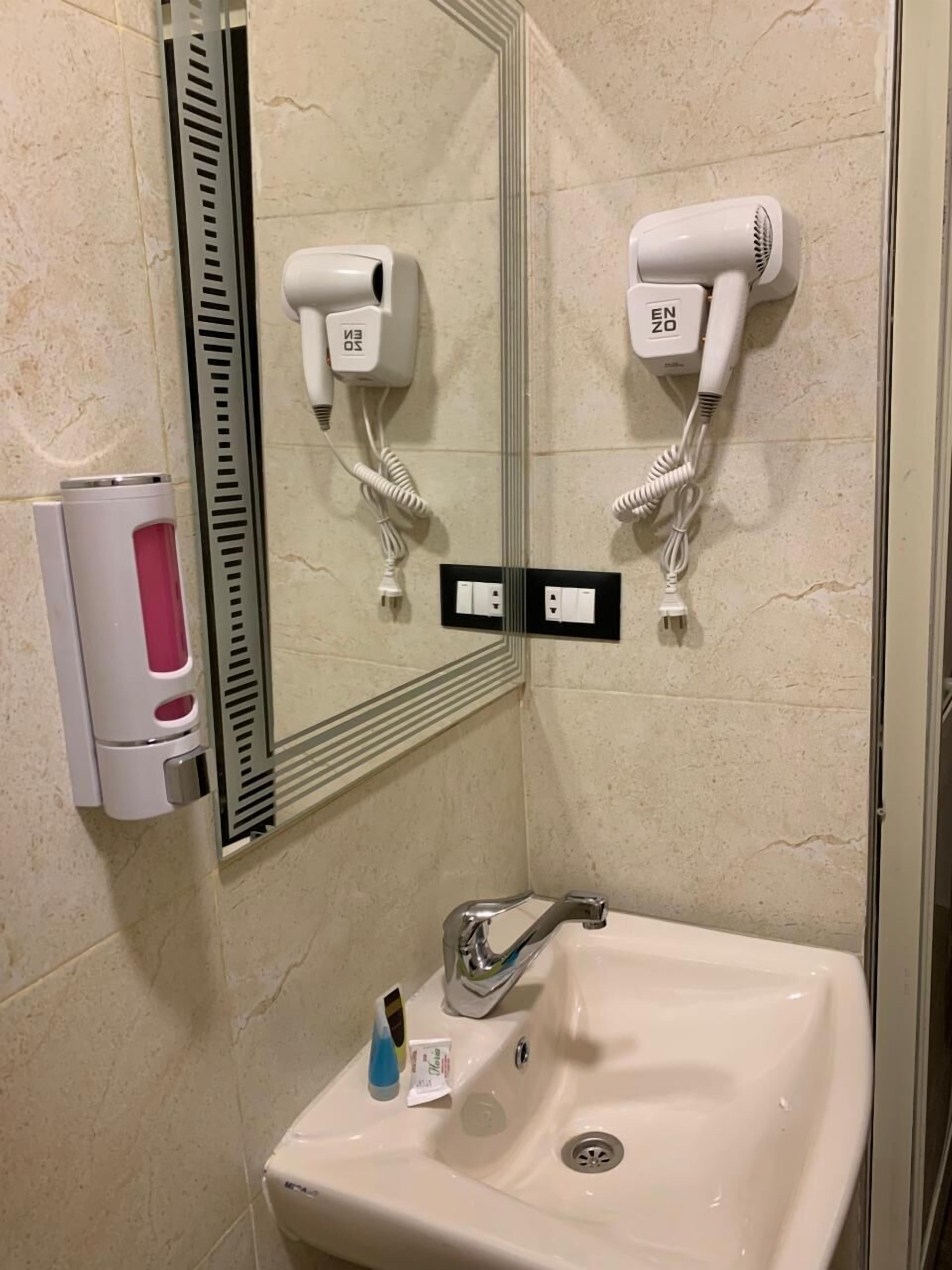 Photo - Montana Hotel