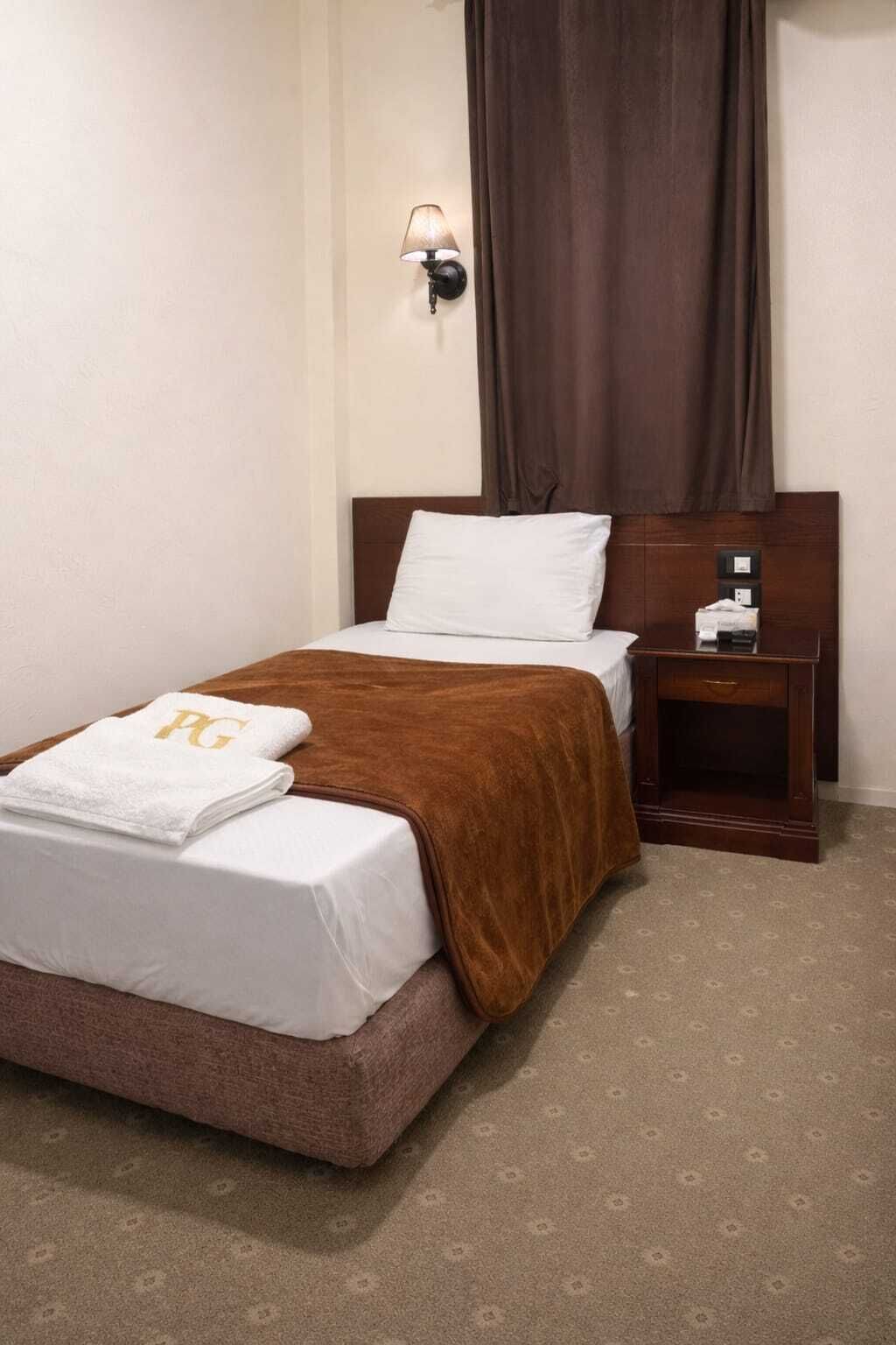 Minibar, bàn, truy cập Internet không dây miễn phí, bộ trải giường 