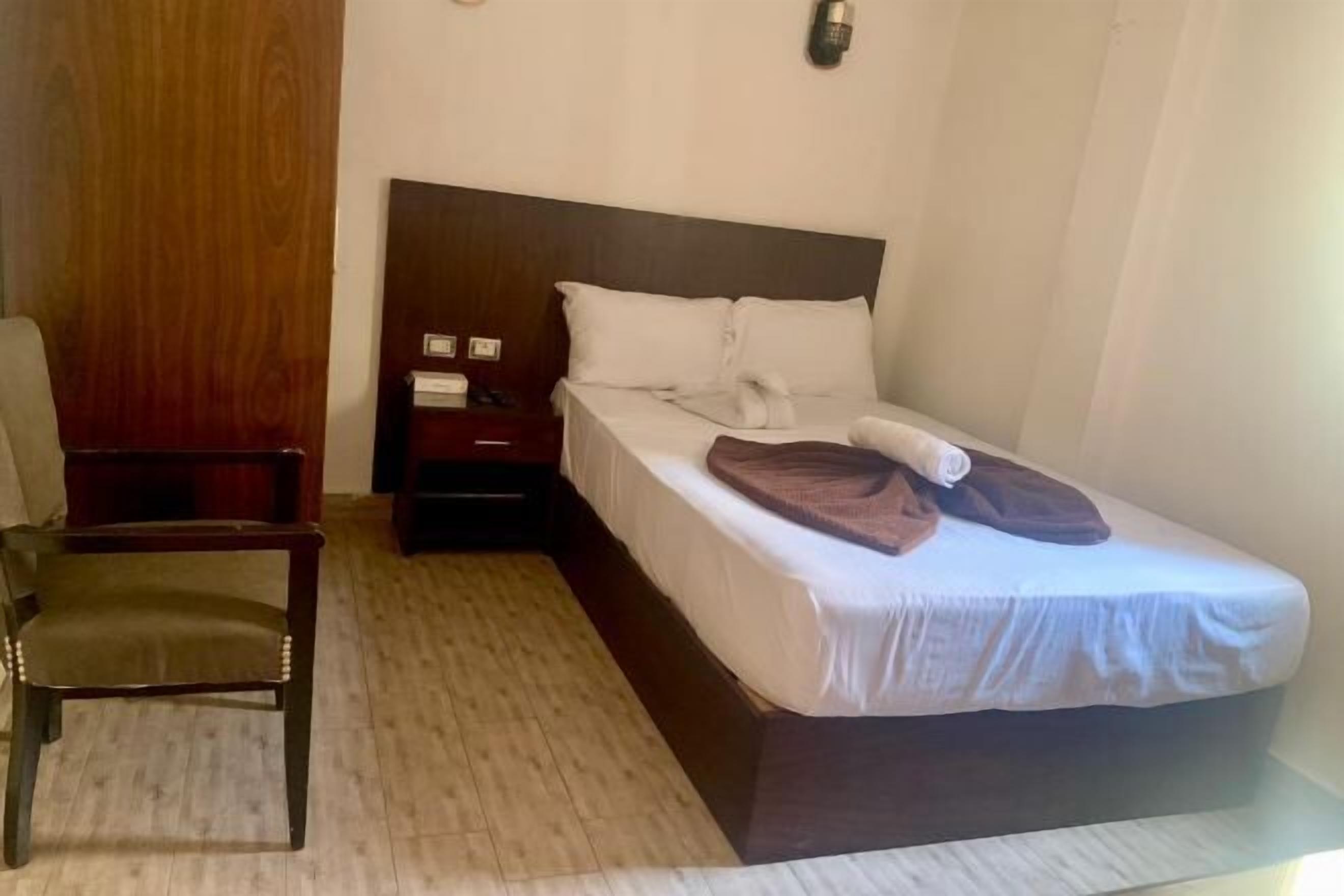 Minibar, desk, free WiFi, bed sheets