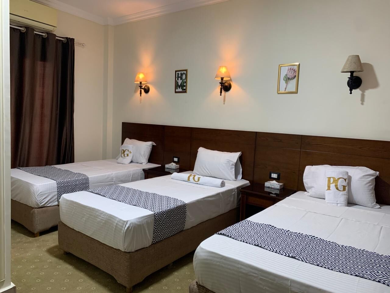 Photo - Montana Hotel