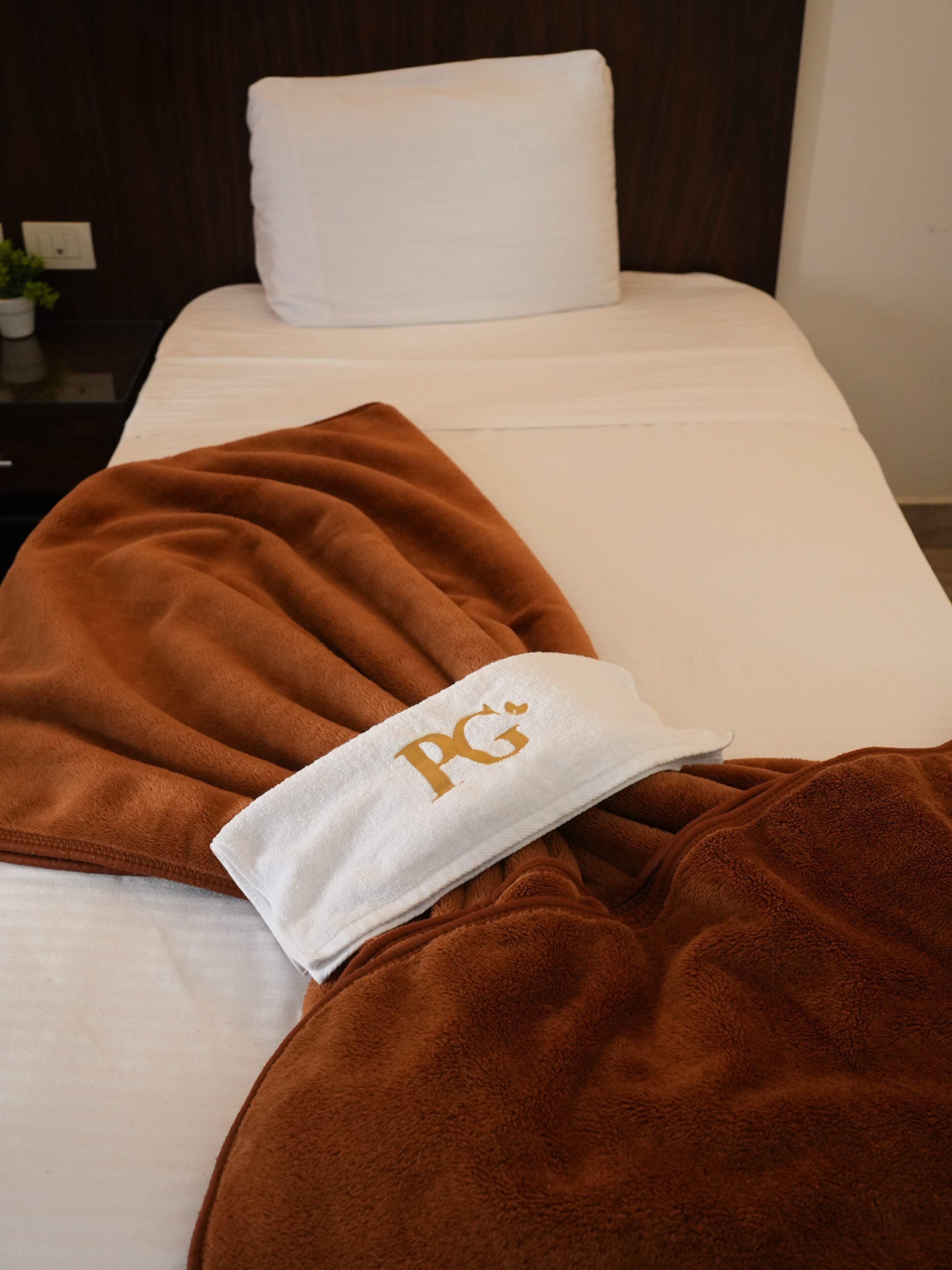 Single room with shared bathroom | Minibar, desk, free WiFi, bed sheets