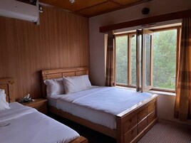 Deluxe Double Room | Soundproofing, iron/ironing board, free WiFi