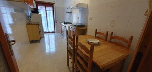 Room, 1 Bedroom, Balcony, City View | Interior