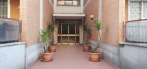 Room, 1 Bedroom, Balcony, City View | Property entrance