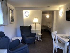 Standard-Doppelzimmer, 1 Doppelbett, Nichtraucher | Bügeleisen/Bügelbrett, kostenloses WLAN, Bettwäsche