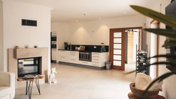 Full-size fridge, microwave, coffee/tea maker, freezer