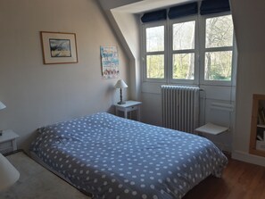 2 chambres, fer et planche Ă repasser, Wi-Fi, draps fournis
