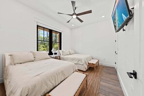 3 quartos, berço de viagem, Wi-Fi de cortesia, roupa de cama