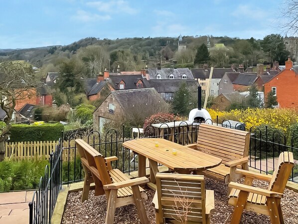 تناول الطعام بالخارج