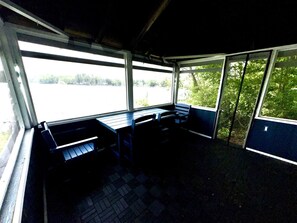 Dining - Amazing Lakefront Apartment (Northwood)