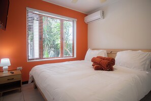 4 bedrooms, iron/ironing board, free WiFi, bed sheets - Welcome to a slice of paradise in Aruba. With car rental option. (Paradera)