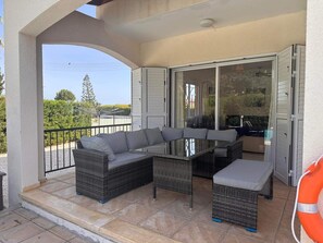 Outdoor dining - Villa Del Ray - 3 Bedroom 2 Bathroom Villa, Ideal Location for Coral Bay (Peyia)