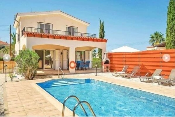 Pool - Villa Del Ray - 3 Bedroom 2 Bathroom Villa, Ideal Location for Coral Bay (Peyia)