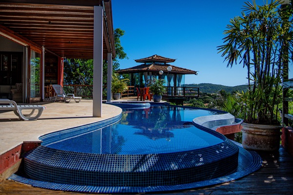 Una piscina al aire libre (de 06:00 a 20:00), sombrillas, tumbonas