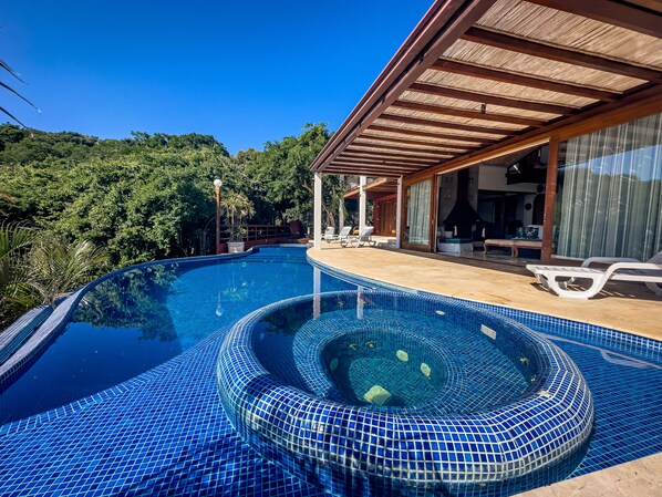 Outdoor pool, open 6:00 AM to 8:00 PM, pool umbrellas, pool loungers - Cap Ferrat Boutique Hotel (Búzios)