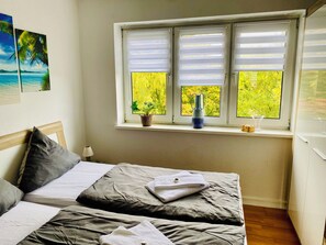 1 habitación, escritorio, tabla de planchar con plancha y wifi