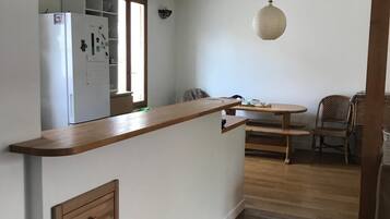 4 slaapkamers, een strijkplank/strijkijzer, wifi, beddengoed