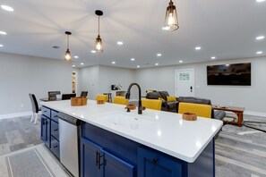 Interior - 3 bedroom 2 bathroom home on 14 acres in a peaceful, relaxing setting.
(Vienna)