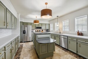 Private kitchen - Venetian Garden Retreat with Arcade Games.   (Gulfport)