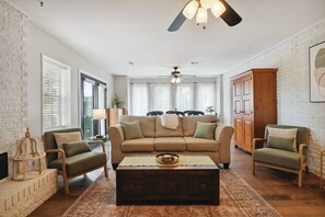 Living area - Venetian Garden Retreat with Arcade Games.   (Gulfport)