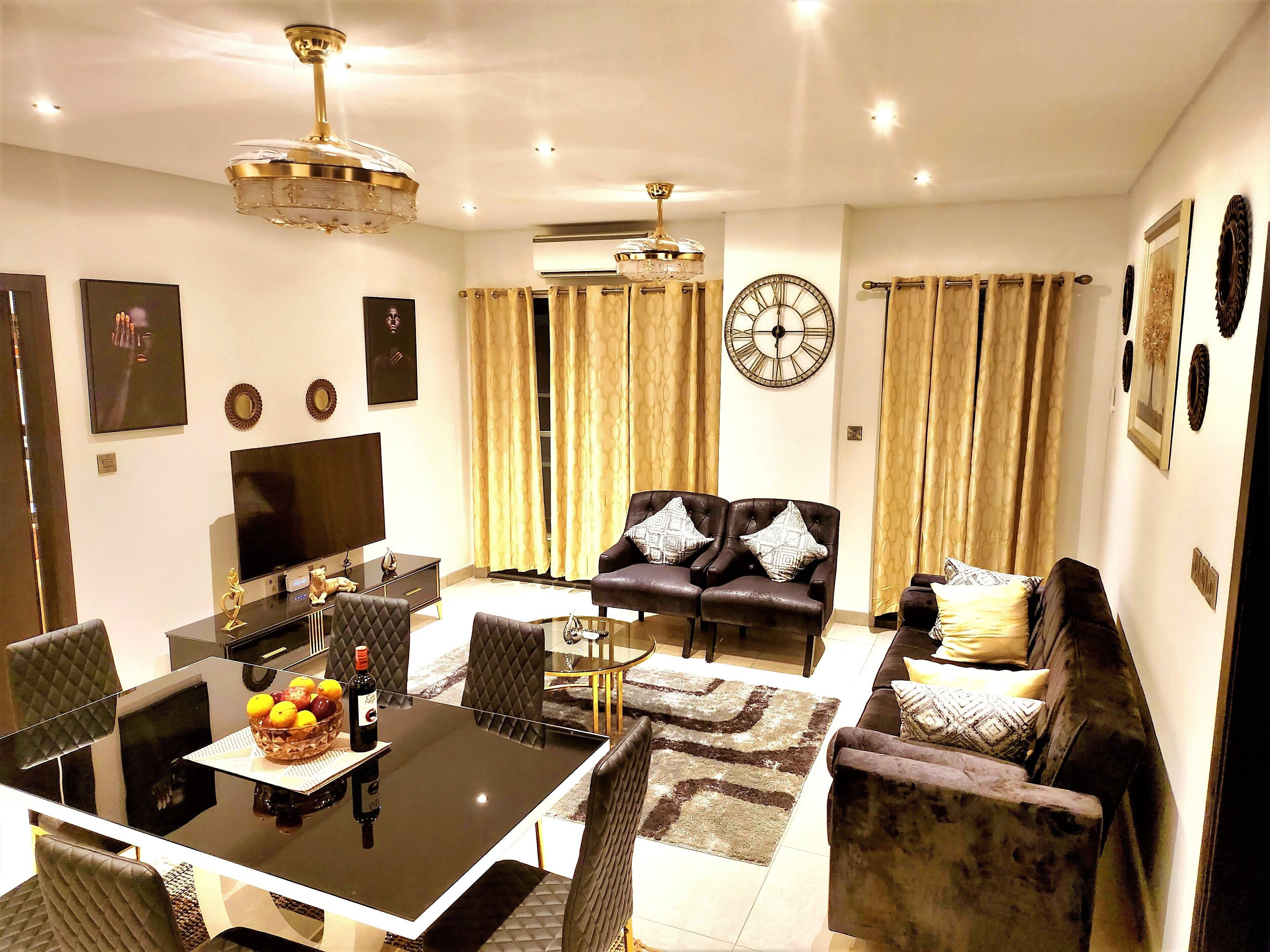 Luxury Apartment | Microwave