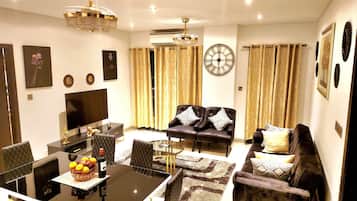 Luxury Apartment | Microwave