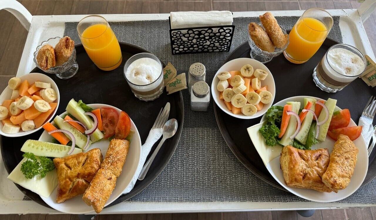 朝食
