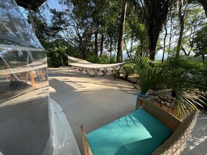 Exclusive Tent, Patio, Ocean View | Living area | 32-inch LCD TV with digital channels, Netflix, streaming services - Amaj Eco Lodge (Sámara)
