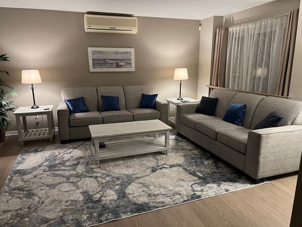 Living area - 🌟 Welcome to your dream home! 🌟 (Sainte-Anne-de-Bellevue)