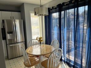 Dining - 🌟 Welcome to your dream home! 🌟 (Sainte-Anne-de-Bellevue)