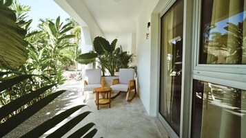 Suite Junior, pemandangan kebun | Teras/patio