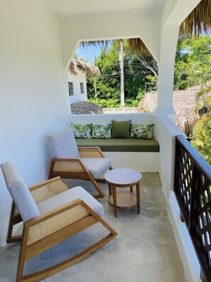 Suíte, vista para a piscina | Terraço/pátio