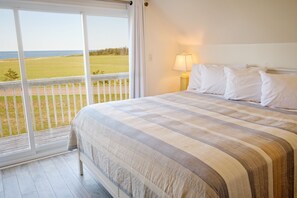 3 slaapkamers, een strijkplank/strijkijzer, gratis wifi, beddengoed