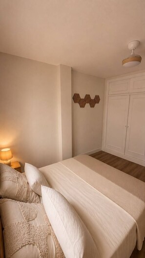 2 bedrooms, iron/ironing board, WiFi (free), bed sheets - EL paraiso  (Torrevieja)