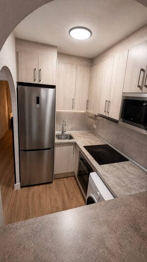 Coffee/tea maker, fridge, microwave, oven - EL paraiso  (Torrevieja)