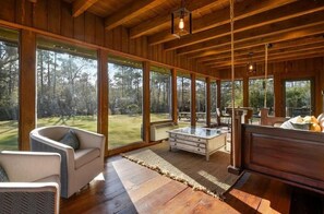 Living area - Bayou Bliss, 45 min from French Quarter in New Orleans (Slidell)