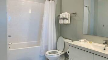 Handdoeken, zeep, shampoo, toiletpapier