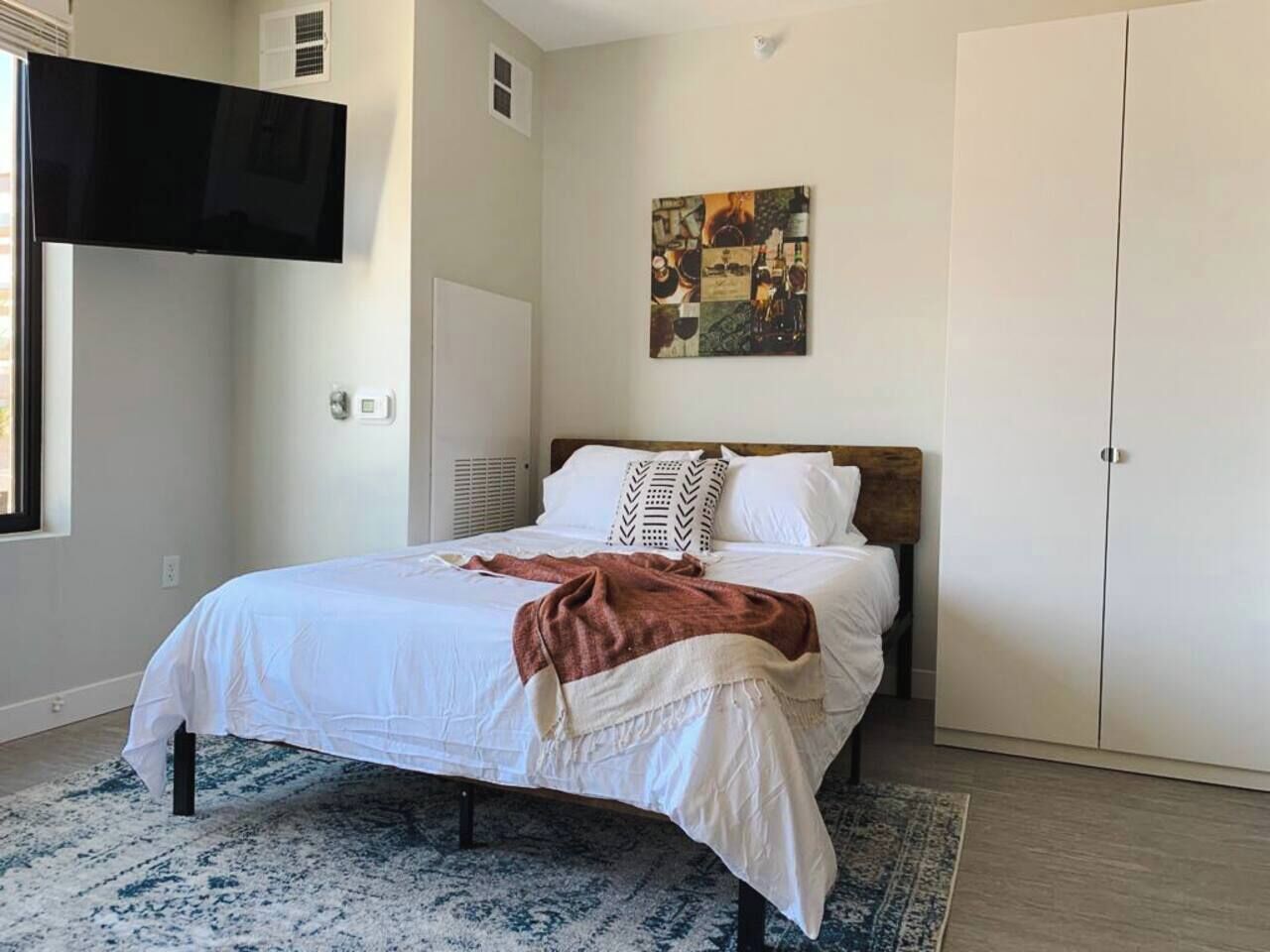 Desk, iron/ironing board, WiFi (free), bed sheets
