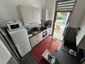 Kühlschrank, Mikrowelle, Ofen, Herdplatte