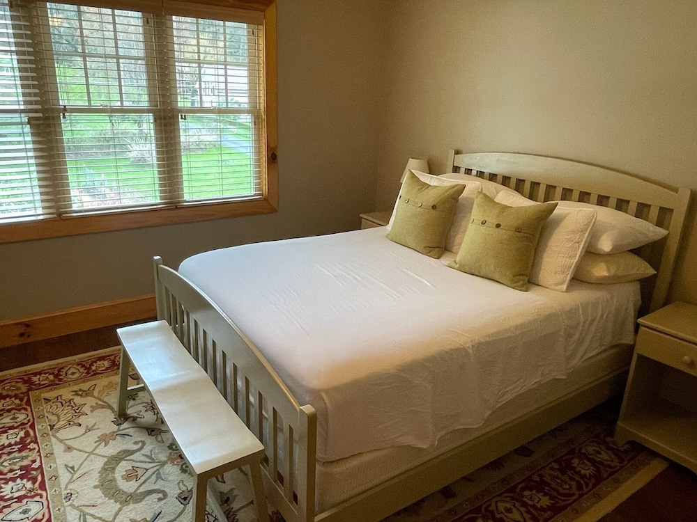 Cozy retreat in Damascus on the AT and Creeper Trail. Pet Friendly